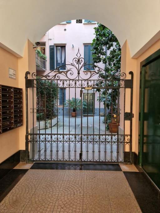 ミラノCozy Flat Mins Walk To Navigli And Metro Porta Genovaアパートメント エクステリア 写真
